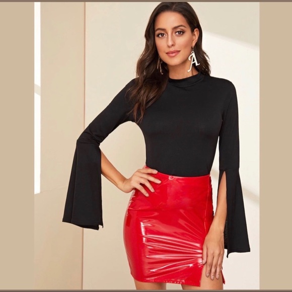 Tops - 🇺🇸SALE🇺🇸 SIDNEY Black Split Sleeve Fitted Top!